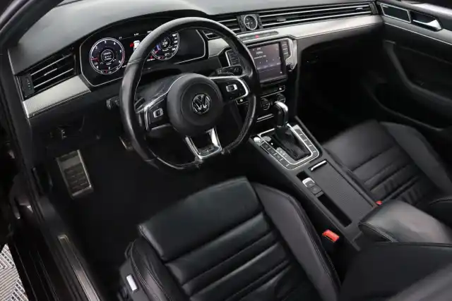 Punainen Sedan, Volkswagen Passat – ZKT-137