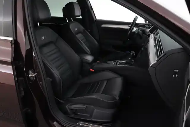 Punainen Sedan, Volkswagen Passat – ZKT-137
