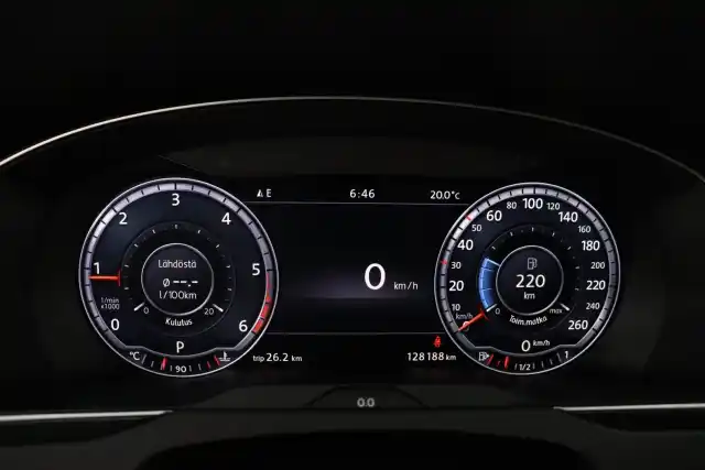 Punainen Sedan, Volkswagen Passat – ZKT-137