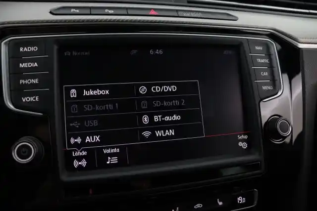 Punainen Sedan, Volkswagen Passat – ZKT-137