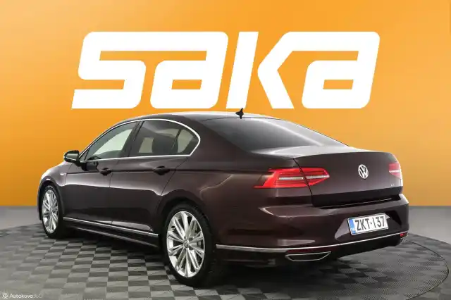 Punainen Sedan, Volkswagen Passat – ZKT-137