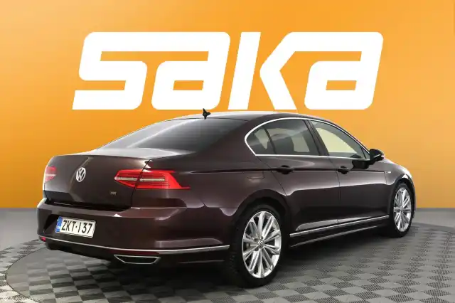 Punainen Sedan, Volkswagen Passat – ZKT-137