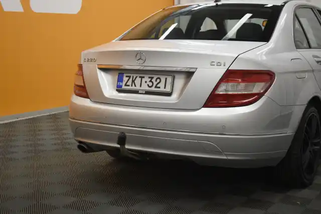 Hopea Sedan, Mercedes-Benz C – ZKT-321