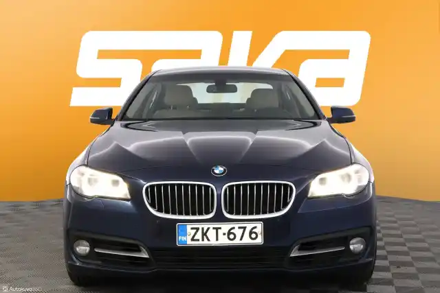 Sininen Sedan, BMW 530 – ZKT-676