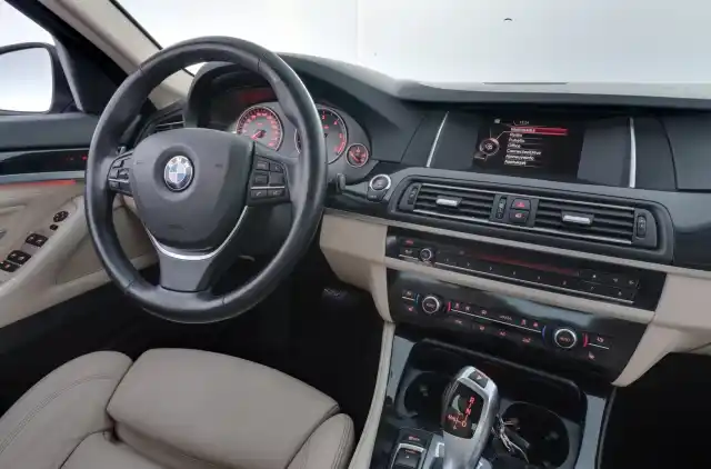 Sininen Sedan, BMW 530 – ZKT-676