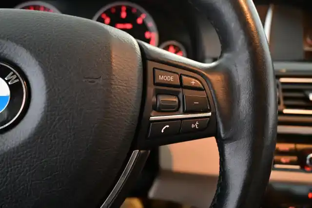 Sininen Sedan, BMW 530 – ZKT-676