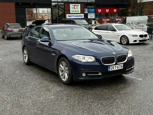 Sininen Sedan, BMW 530 – ZKT-676