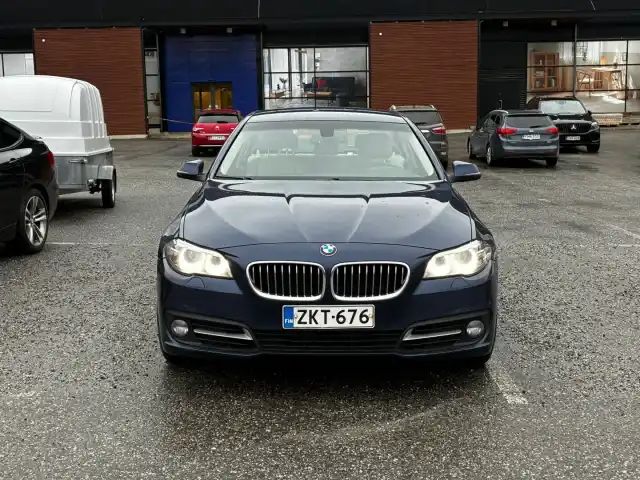 Sininen Sedan, BMW 530 – ZKT-676