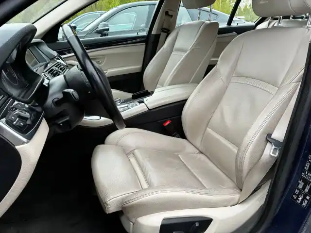 Sininen Sedan, BMW 530 – ZKT-676