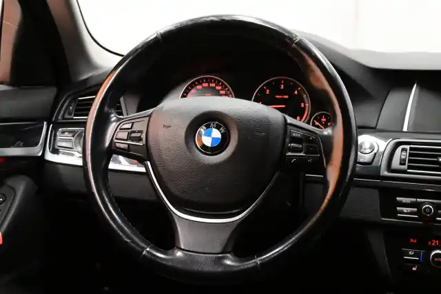 Musta Sedan, BMW 520 – ZKT-720