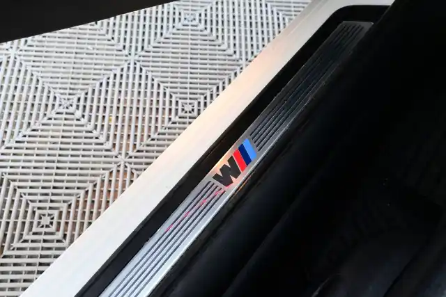 Valkoinen Farmari, BMW 520 – ZKT-757