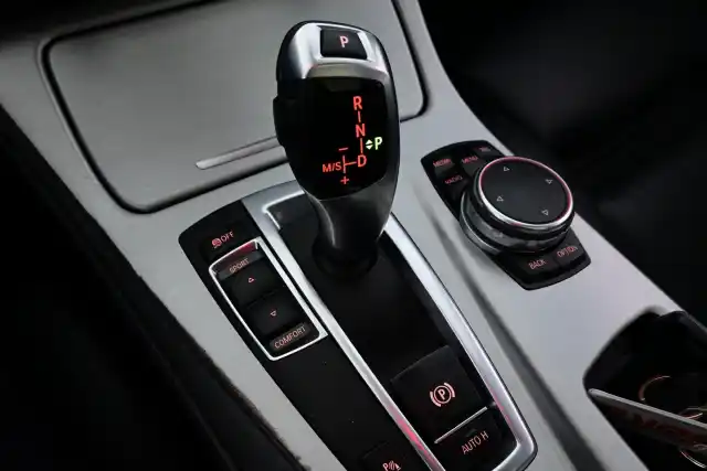 Valkoinen Farmari, BMW 520 – ZKT-757