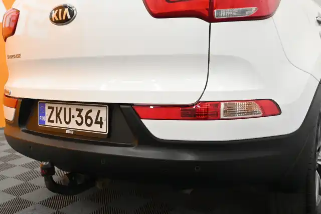 Valkoinen Maastoauto, Kia Sportage – ZKU-364