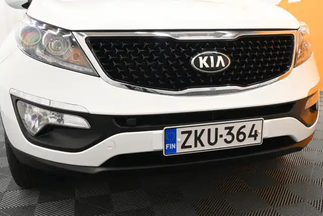 Valkoinen Maastoauto, Kia Sportage – ZKU-364