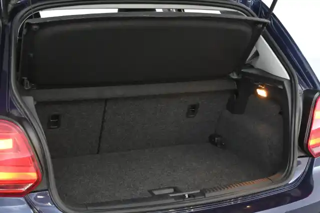Sininen Viistoperä, Volkswagen Polo – ZKU-905