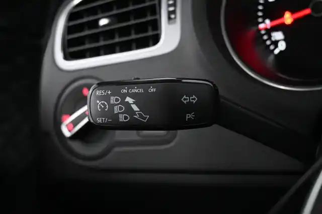 Sininen Viistoperä, Volkswagen Polo – ZKU-905