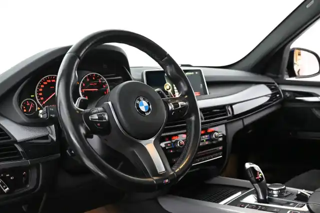 Ruskea Maastoauto, BMW X5 – ZKX-408