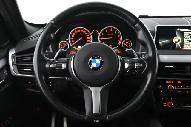 Ruskea Maastoauto, BMW X5 – ZKX-408