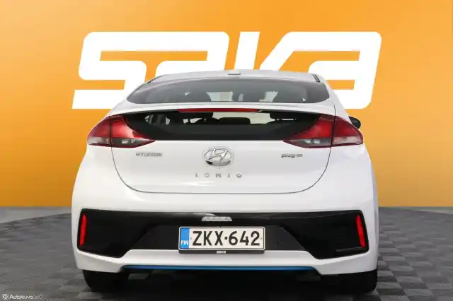 Valkoinen Viistoperä, Hyundai IONIQ plug-in – ZKX-642