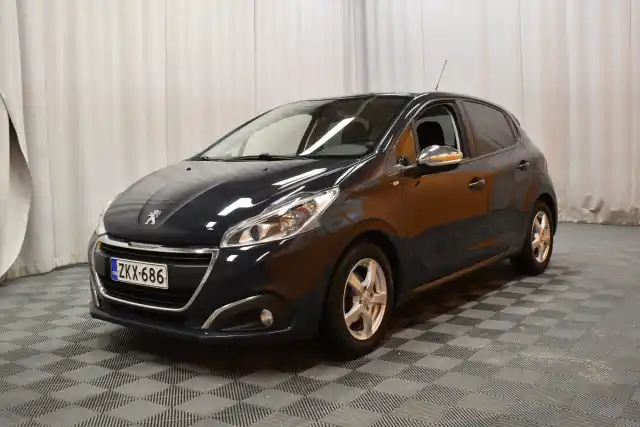 Harmaa Viistoperä, Peugeot 208 – ZKX-686