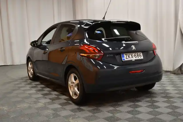 Harmaa Viistoperä, Peugeot 208 – ZKX-686