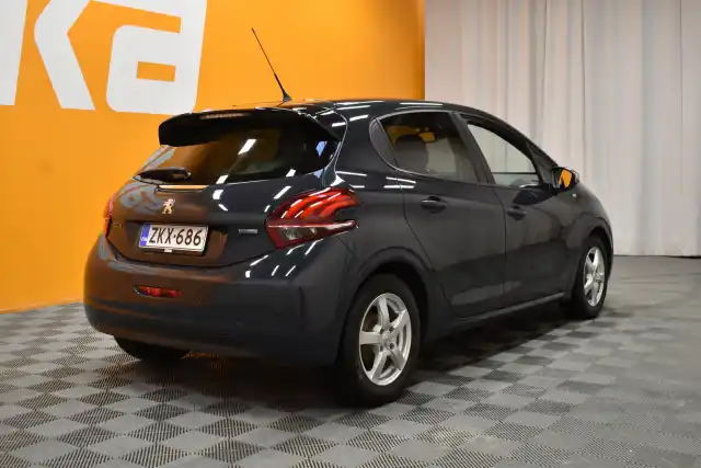 Harmaa Viistoperä, Peugeot 208 – ZKX-686