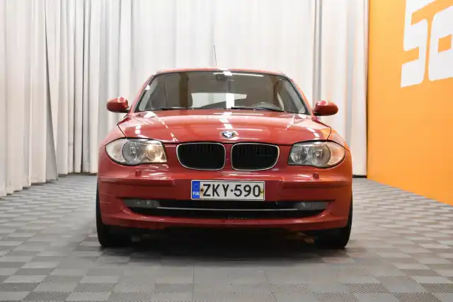 Punainen Farmari, BMW 118 – ZKY-590