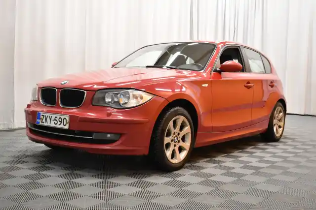 Punainen Farmari, BMW 118 – ZKY-590