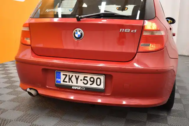 Punainen Farmari, BMW 118 – ZKY-590