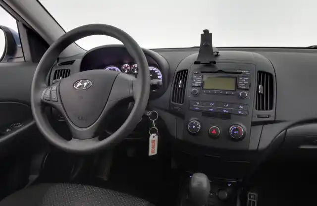 Sininen Viistoperä, Hyundai i30 – ZKY-684