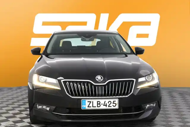 Musta Sedan, Skoda Superb – ZLB-425