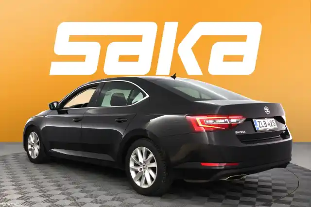 Musta Sedan, Skoda Superb – ZLB-425