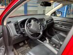Punainen Maastoauto, Mitsubishi Outlander PHEV – ZLB-716, kuva 3