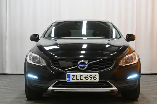 Musta Farmari, Volvo V60 Cross Country – ZLC-696