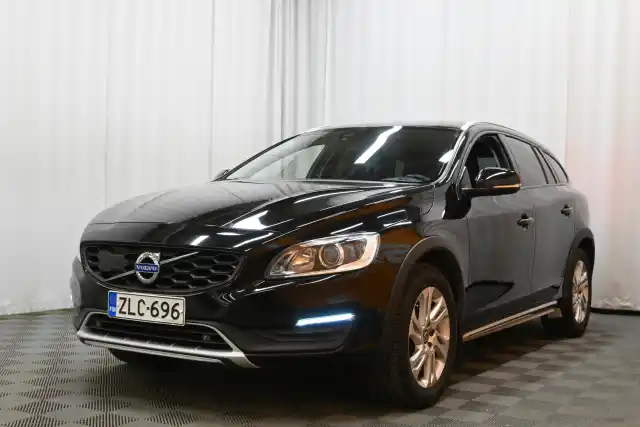 Musta Farmari, Volvo V60 Cross Country – ZLC-696