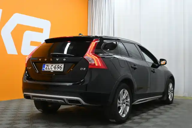 Musta Farmari, Volvo V60 Cross Country – ZLC-696