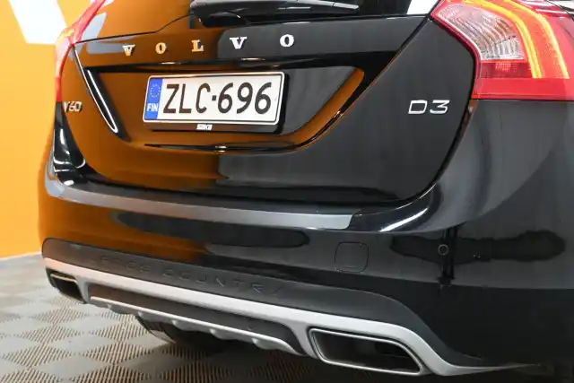 Musta Farmari, Volvo V60 Cross Country – ZLC-696