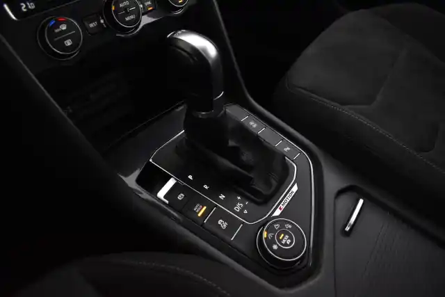 Harmaa Maastoauto, Volkswagen Tiguan – ZLC-795