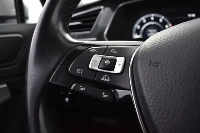 Harmaa Maastoauto, Volkswagen Tiguan – ZLC-795