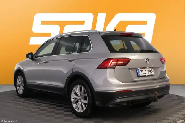 Harmaa Maastoauto, Volkswagen Tiguan – ZLC-795