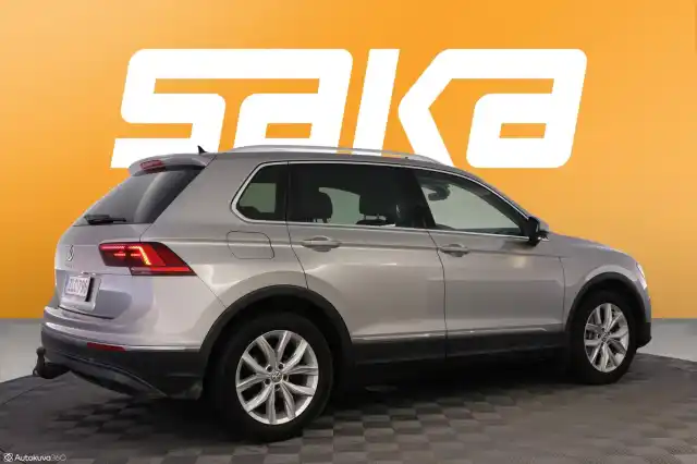 Harmaa Maastoauto, Volkswagen Tiguan – ZLC-795