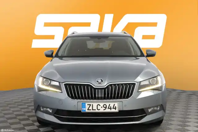 Harmaa Farmari, Skoda Superb – ZLC-944