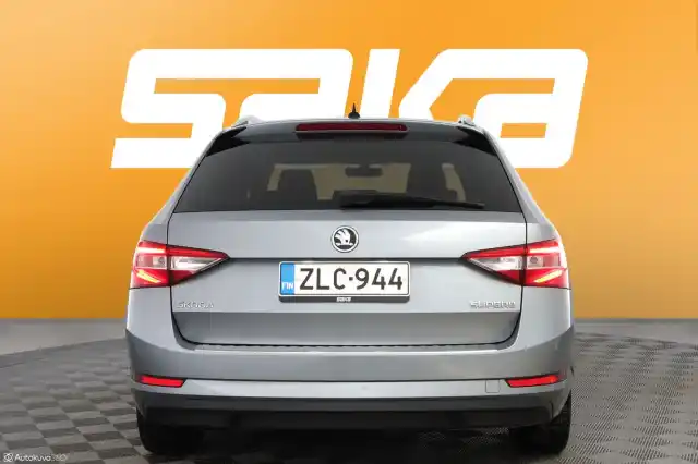 Harmaa Farmari, Skoda Superb – ZLC-944