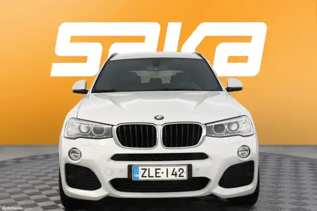 Valkoinen Maastoauto, BMW X3 – ZLE-142