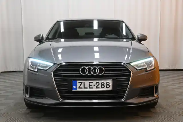 Harmaa Sedan, Audi A3 – ZLE-288
