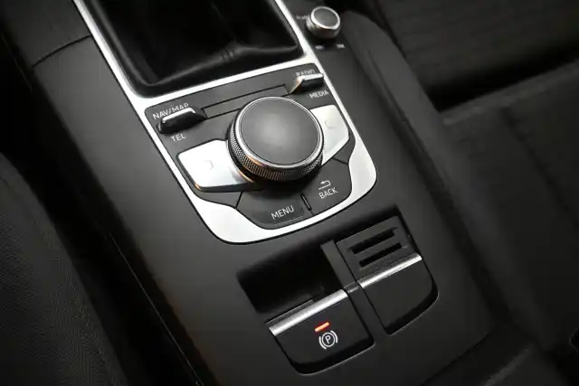 Harmaa Sedan, Audi A3 – ZLE-288
