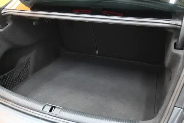 Harmaa Sedan, Audi A3 – ZLE-288