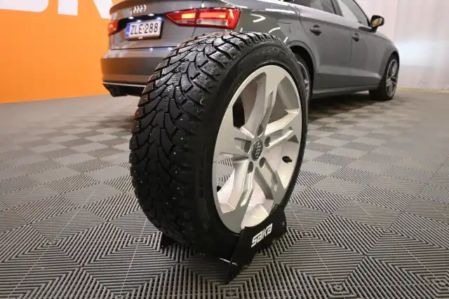 Harmaa Sedan, Audi A3 – ZLE-288