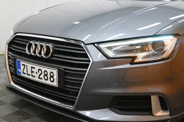 Harmaa Sedan, Audi A3 – ZLE-288