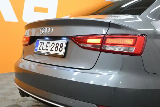 Harmaa Sedan, Audi A3 – ZLE-288